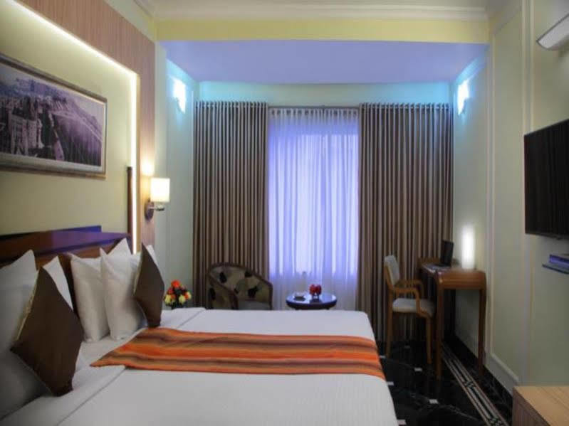 Hiltop Hotel Mumbai  Buitenkant foto